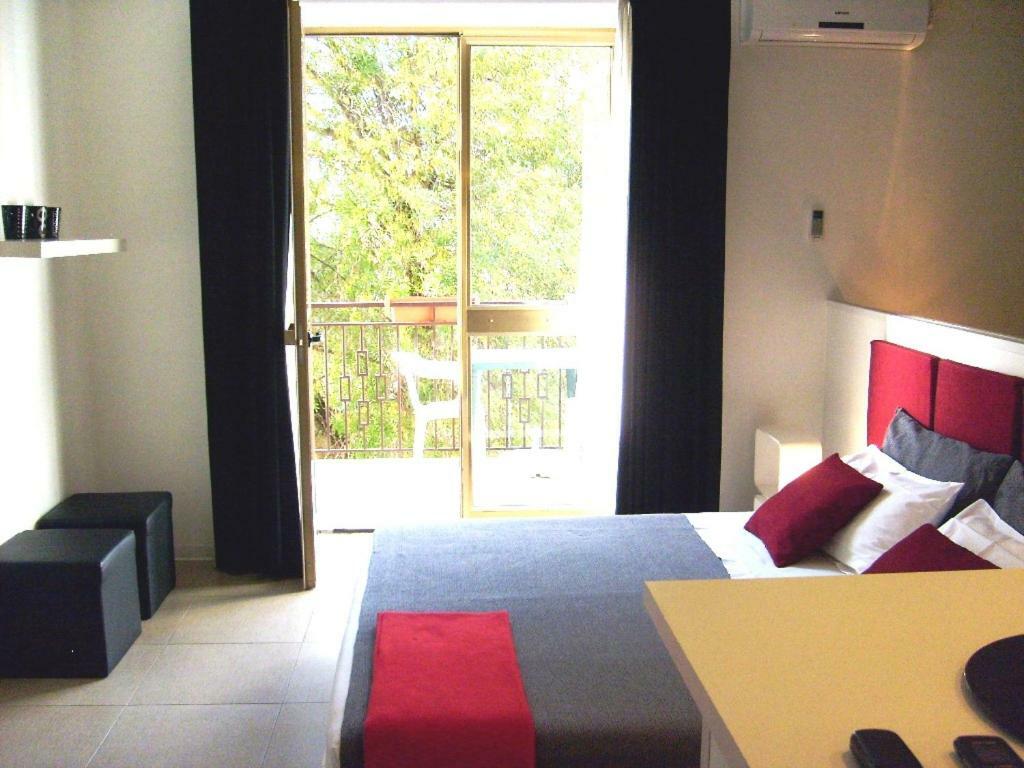 I Cugi Metropolis Apartman Bronte Kültér fotó
